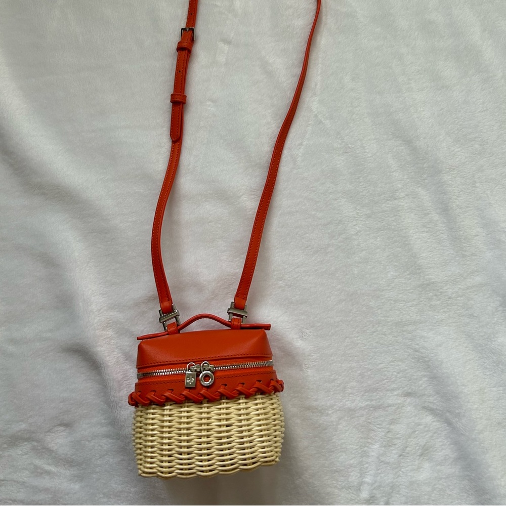 Loro Piana
Mini Wicker Extra Pocket L11.5 Crossbody Bag
